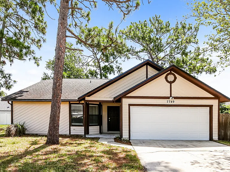 7749 Pikes Peak Dr — Photo 1