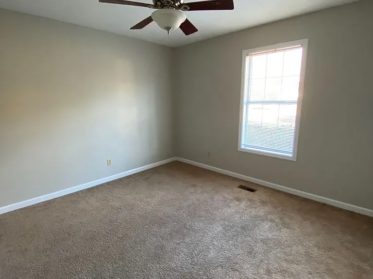 81 Eastwood Dr — Photo 4