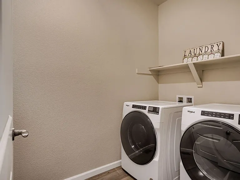 1909 S Poplar Ct — Photo 3