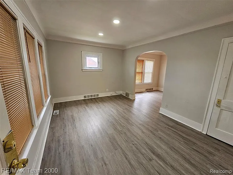 7005 Orchard Ave — Photo 5