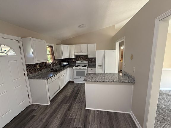4th image of 2649 Ridgecrest Ln