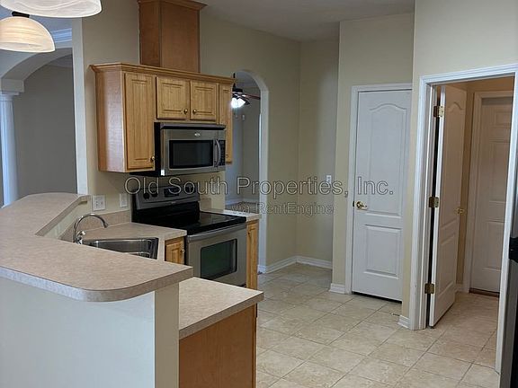 5th image of 1406 E Scott St