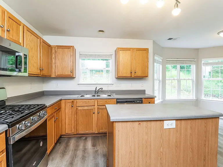 4625 Canipe Dr — Photo 9