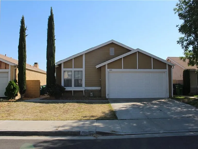 2819 Juniper Dr — Photo 1