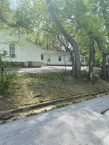 2nd image of 124 E Rogers Ave