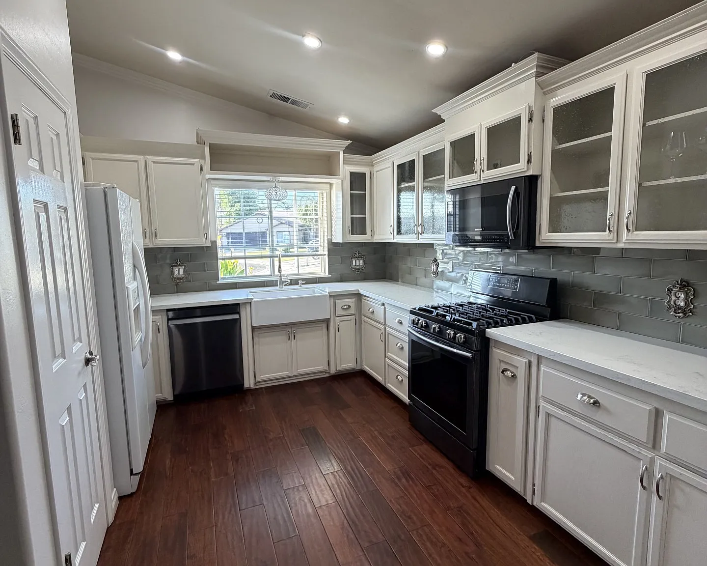 4 bed, 1843 sqft, $3,050 — Photo 3