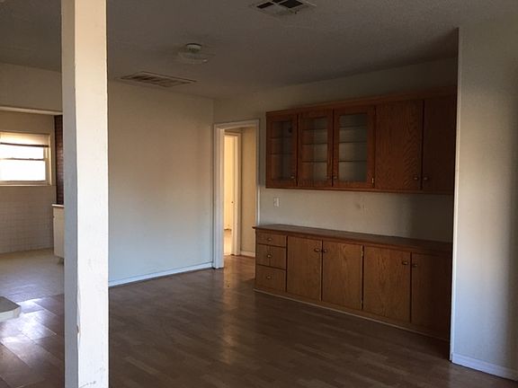 2nd image of 1823 S Wallace Dr