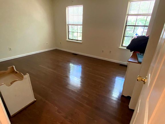 2nd image of 19 Greenwich Dr #2205