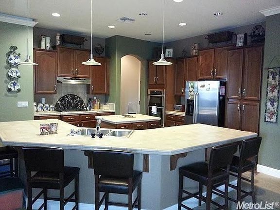 4th image of 749 Hildebrand Cir