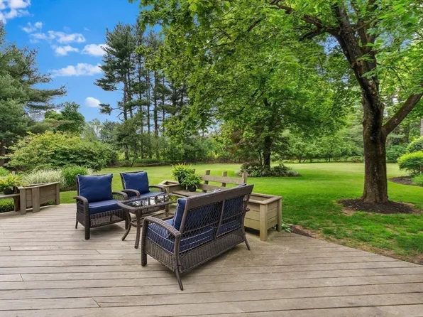 21 Decatur Ln, Wayland, MA 01778