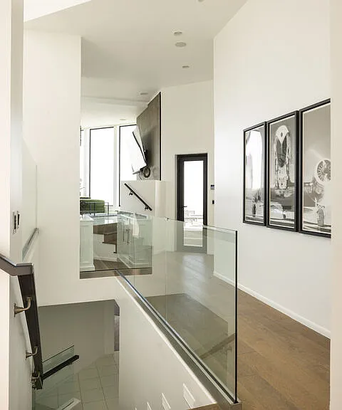 2231 Sunset Plaza Dr — Photo 16