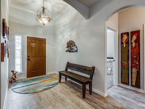5th image of 107 Windermere St