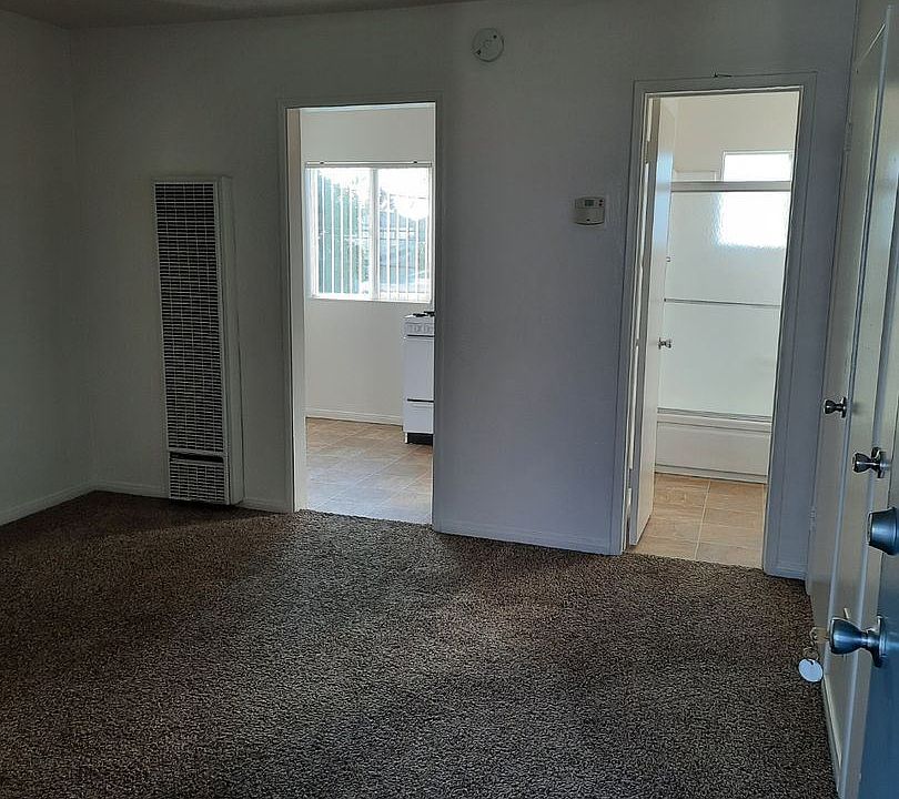 2nd image of 3235-3239 Collier Ave #3235-5