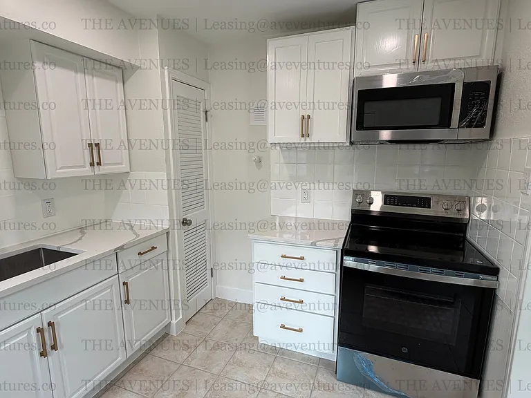 305 N Oak Cliff Blvd — Photo 14