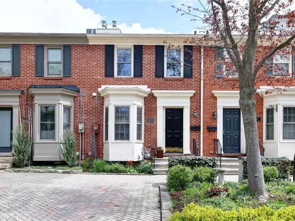463 Blathwayte Ln, Burlington, ON L7S 1Y4