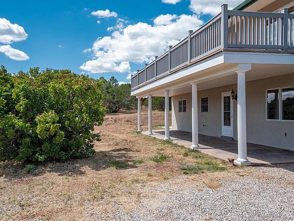 3rd image of 11 Sandia Haven Dr