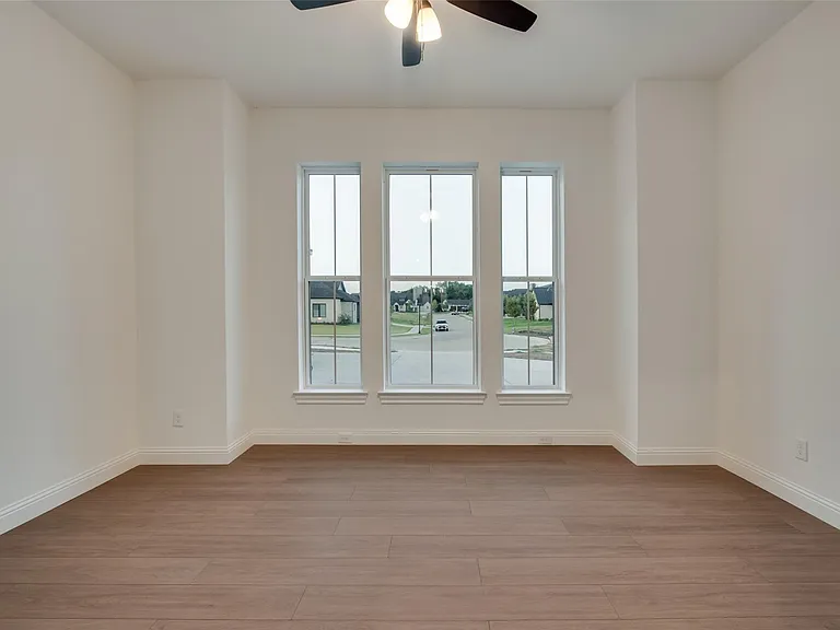 1203 Chapel Dr — Photo 14