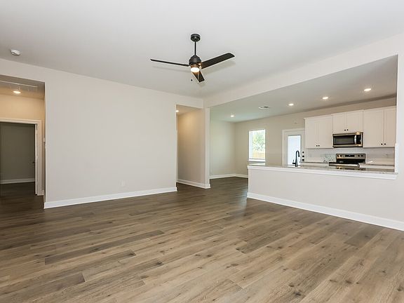 5th image of 313 Magnolia Blvd