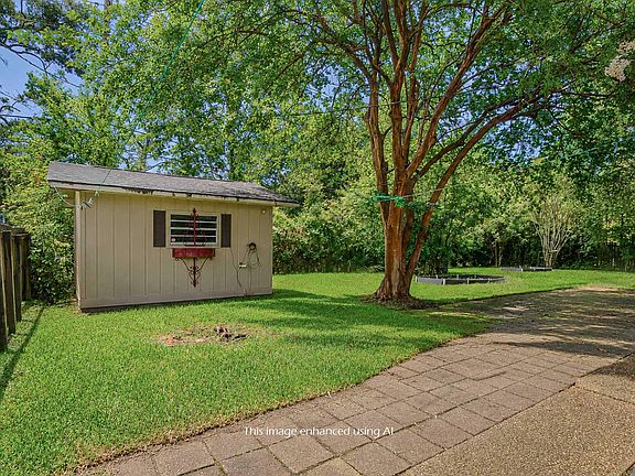 5th image of 455 E River Oaks Dr
