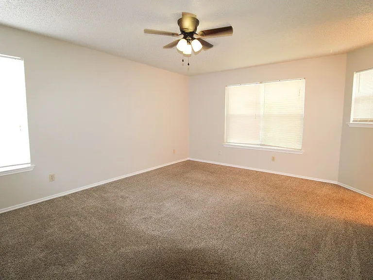961 Schertz Pkwy — Photo 19