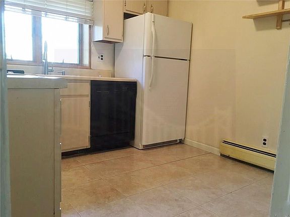 3rd image of 30 Burda Ave