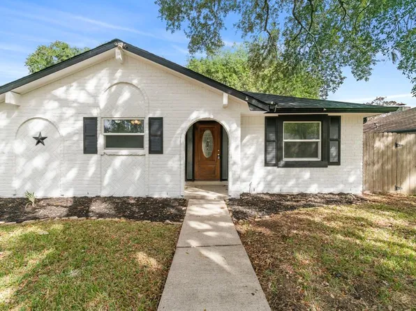15703 Wandering Trail, Friendswood, TX 77546