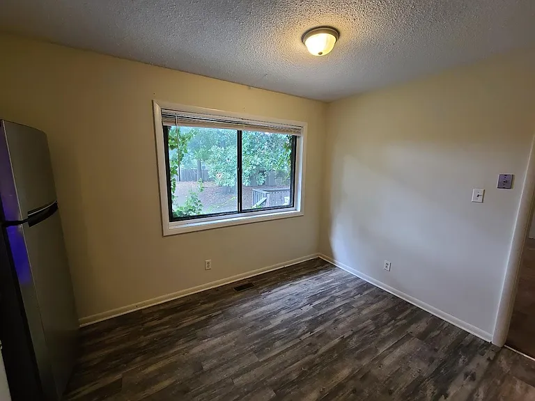 612 Platinum St — Photo 24