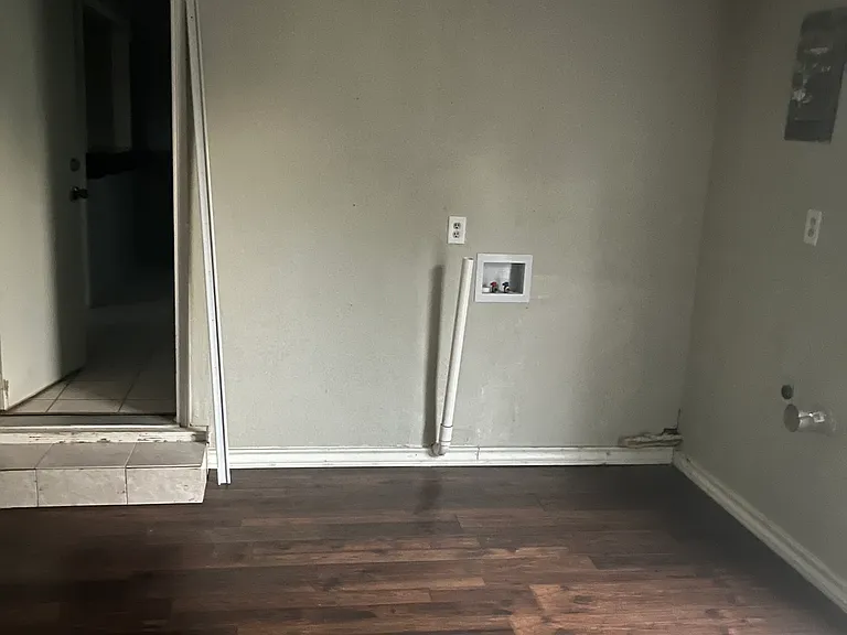 1617 S Park St — Photo 15