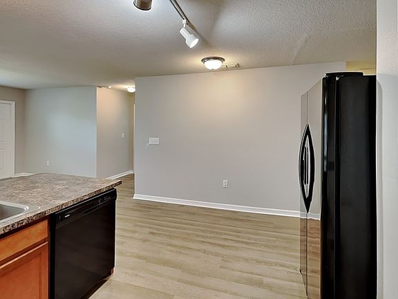 3rd image of 312 Fern Ct
