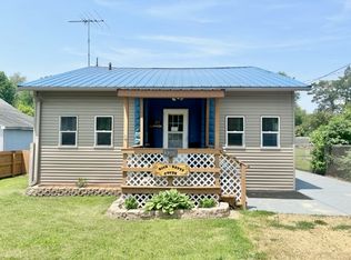 2203 W 4th St, Dixon, IL 61021