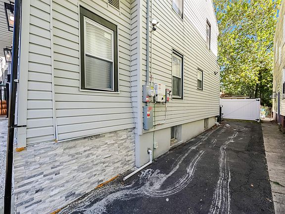 3rd image of 170 Clinton Pl