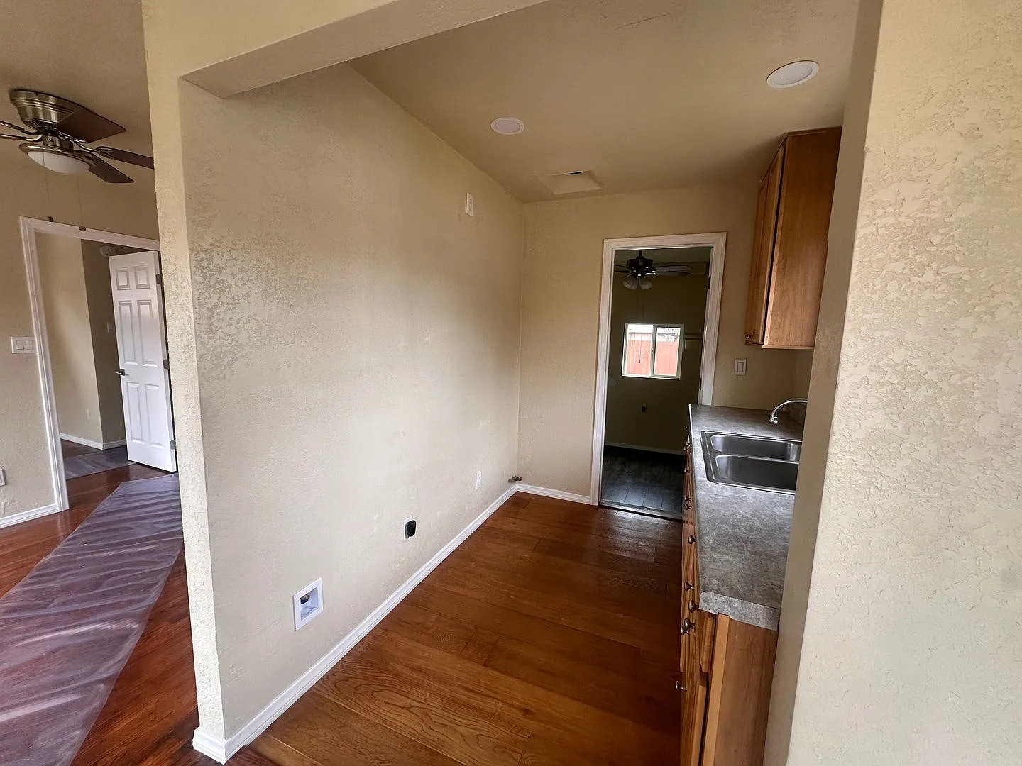 2 Bedroom, 2 BA house for Rent in National City — Photo 2