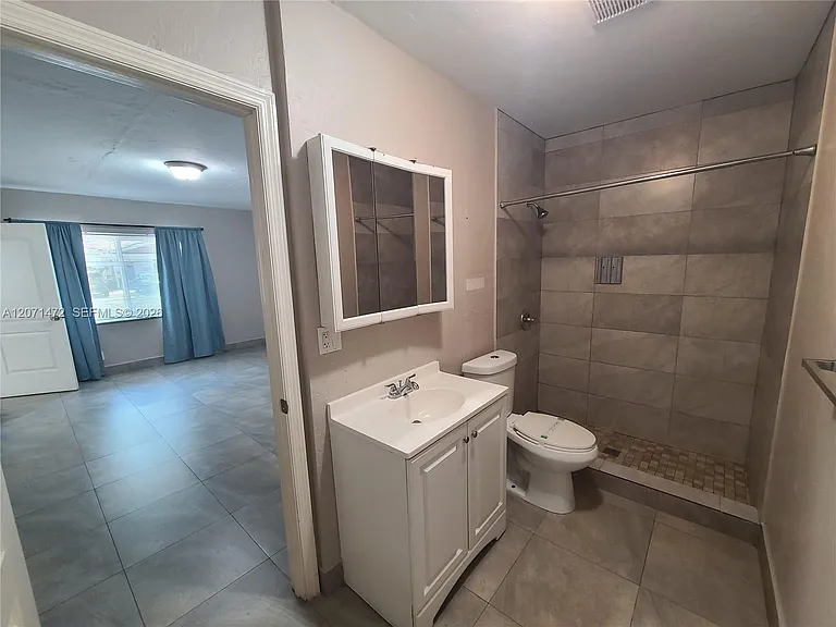 633 NE 16th Ave #3 — Photo 9