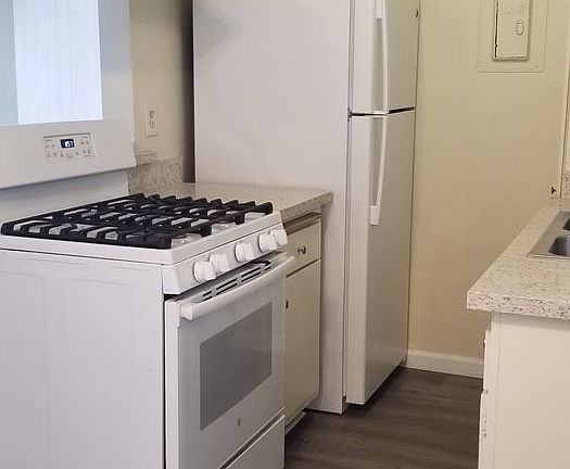 2nd image of 18550 Prairie St #8