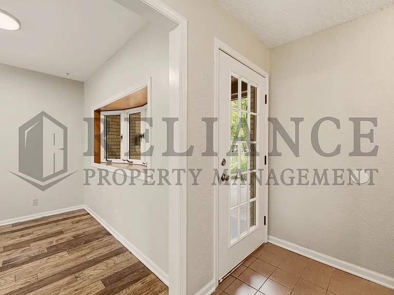 9923 W Binter Ln — Photo 16