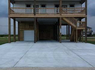 4415 Whaler Ln, Port Bolivar, TX 77650