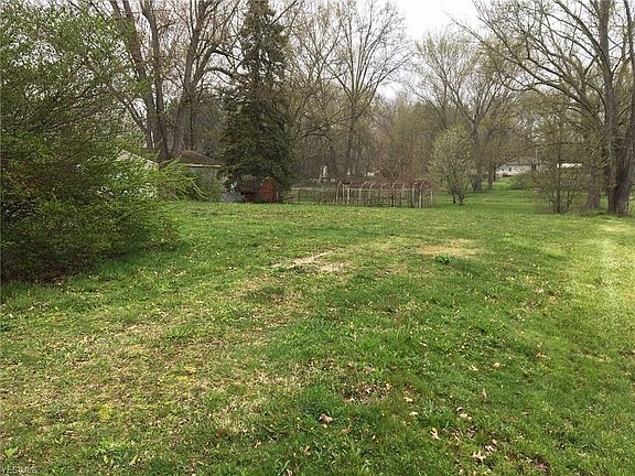3rd image of 2081 Oakes Dr