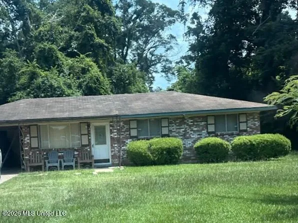 227 Country Club Dr, Natchez, MS 39120