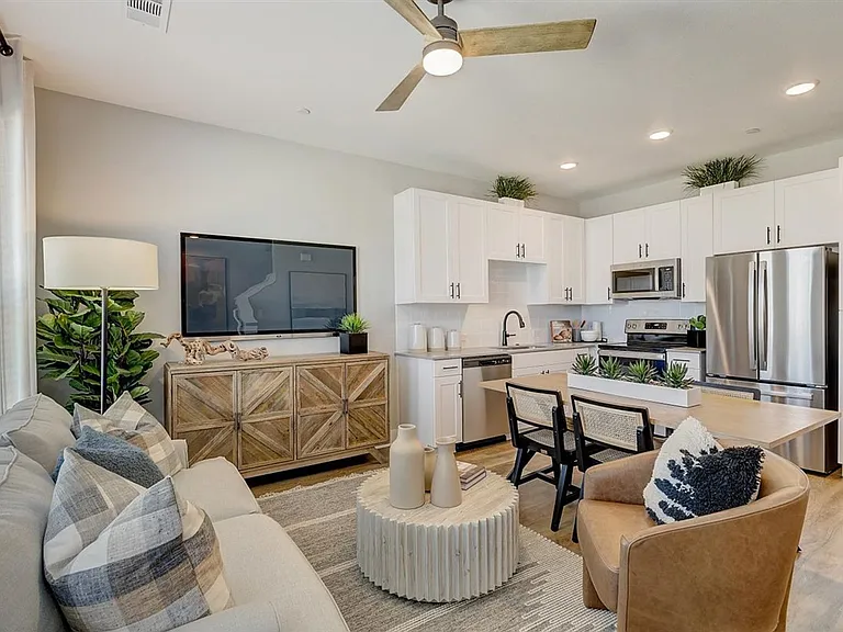 Carmel Villas — Photo 11
