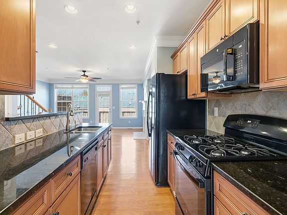 4th image of 118 Stuart Castle Way SE