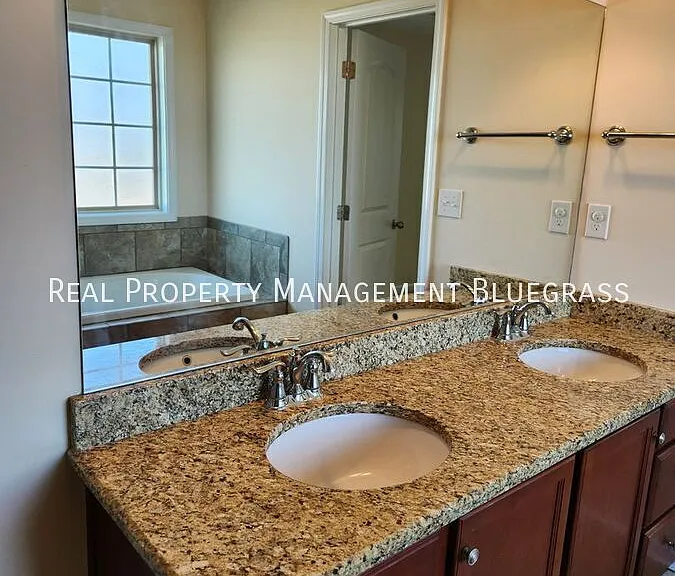 4715 Larkhill Ln — Photo 9