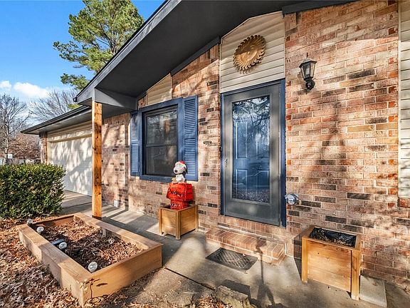 4th image of 2314 N Woodlark Ln