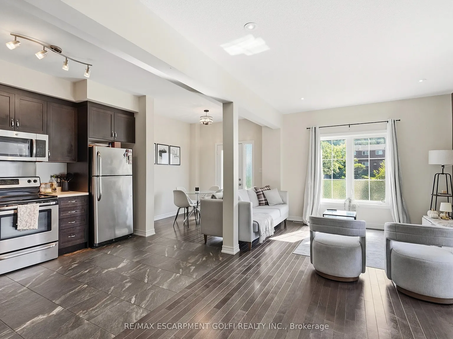 3 bed, $3,000 — Photo 2