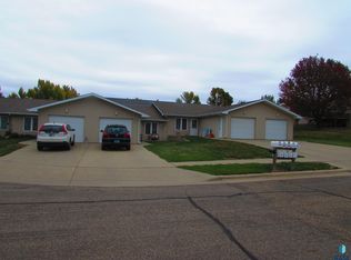 404 Sunrise Cir, Garretson, SD 57030