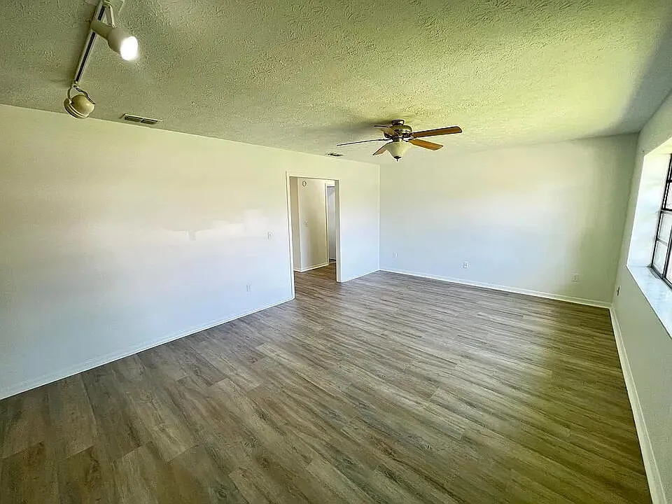 3 bed, 2.0 bath, 1760 sqft, $2,800 — Photo 3