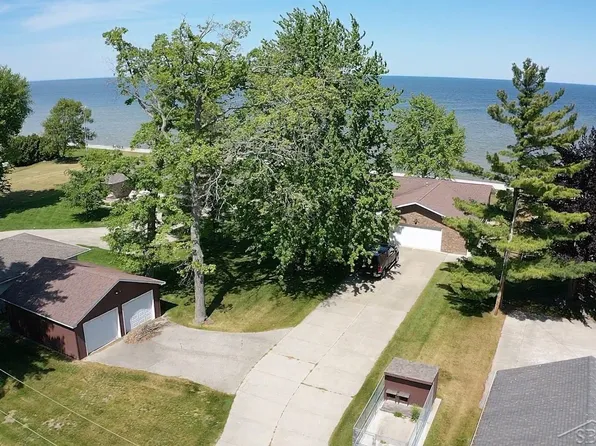 381 S Linwood Beach Rd, Linwood, MI 48634