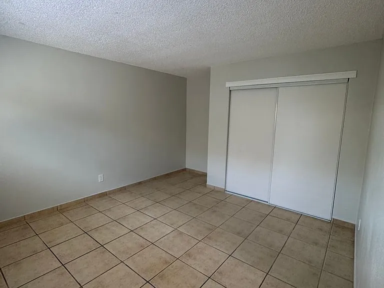 1622-1658 W Walnut St — Photo 22