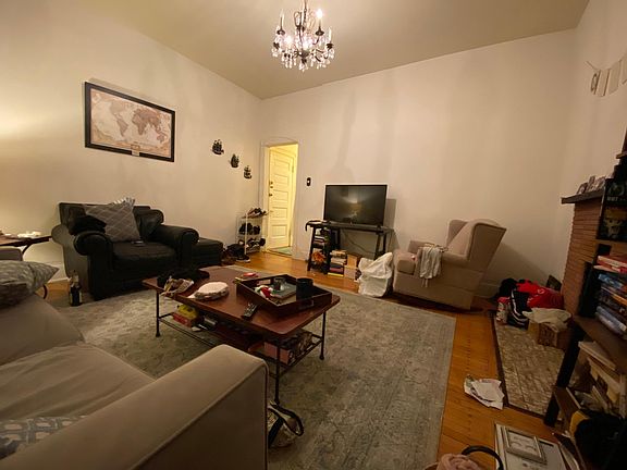 2nd image of 456 W Saint James Pl #2