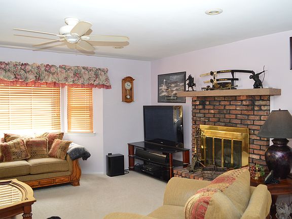 4th image of 6 Kimberly Ave
