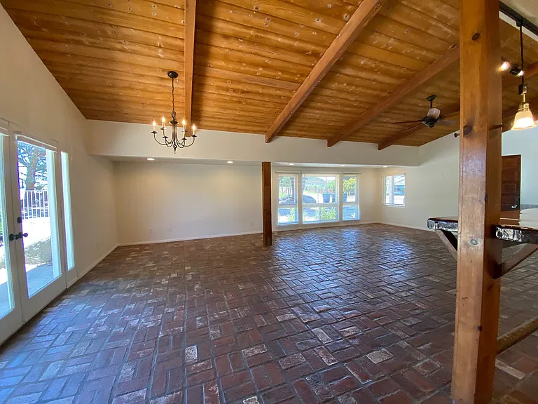 3010 N Broadway — Photo 15